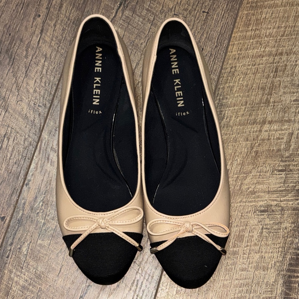Anne Klein Black and Cream Bow Flats